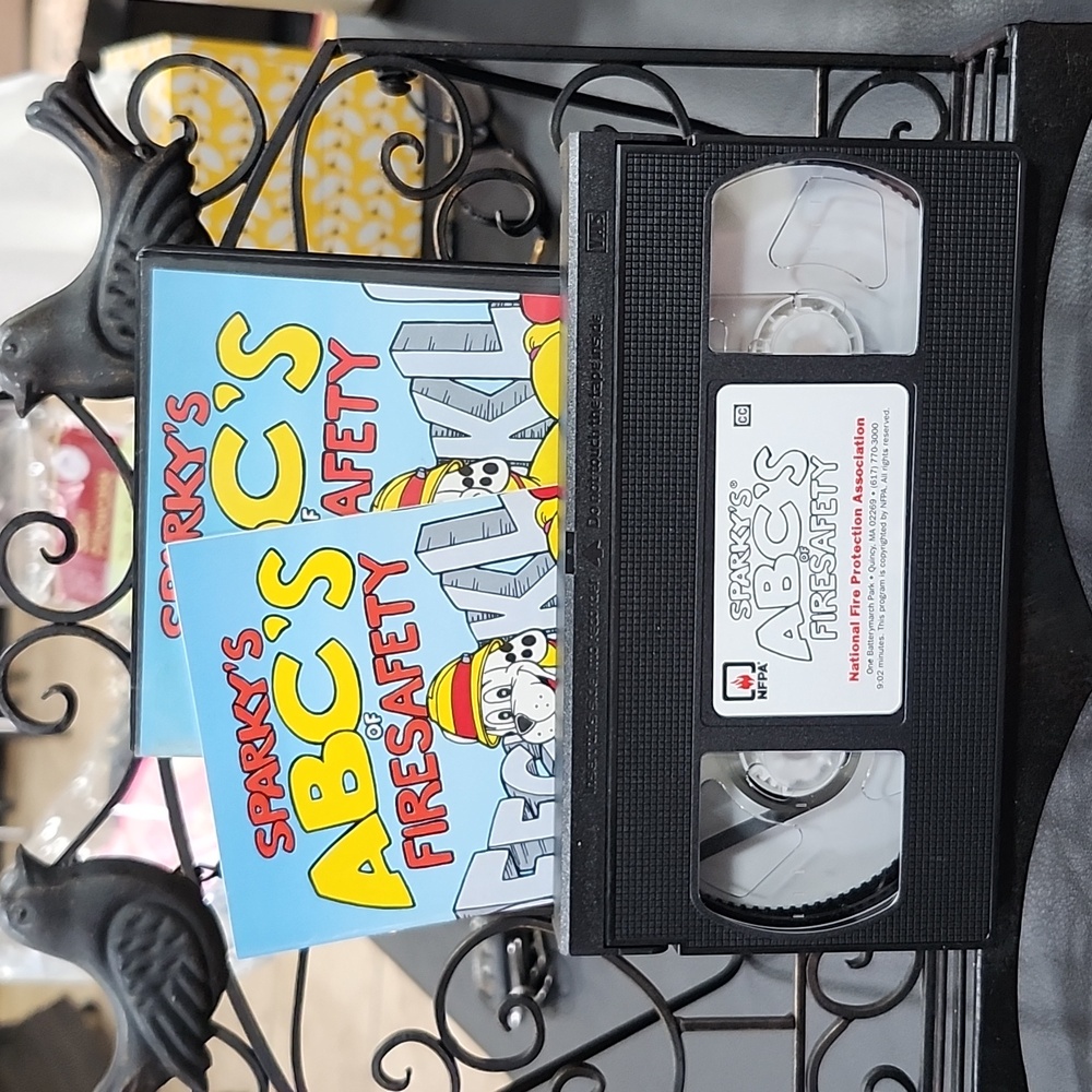 ABC's of FIRE SAFETY KIDS VHS TAPE with TEACHER'S GUIDE BOOKLET